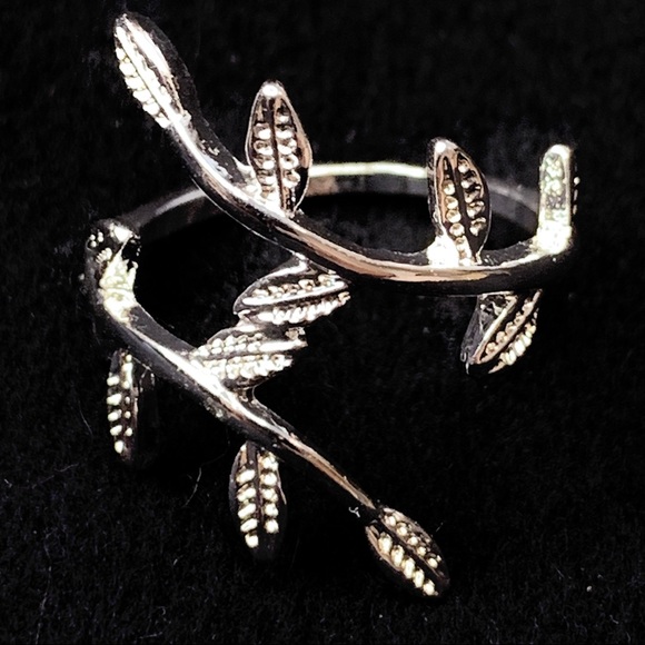 ❣️$25/3❣️ Unique Leaves Silver Plated Ring - Picture 7 of 10